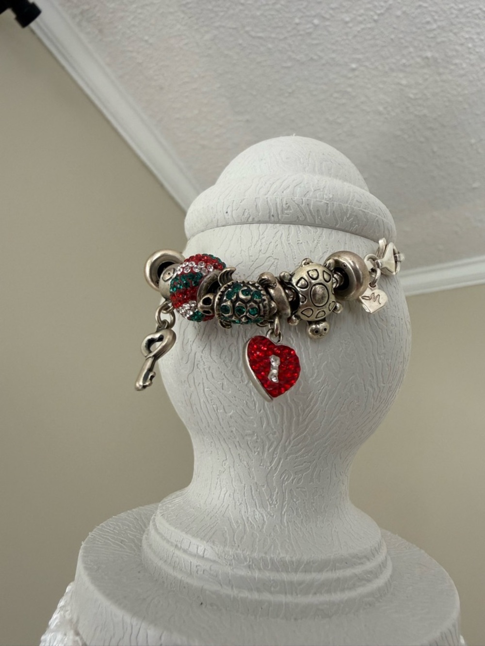 Pandora Bracelet Sterling Silver Heart Key Charm Bracelet Red & Green Beads - Picture 2 of 4